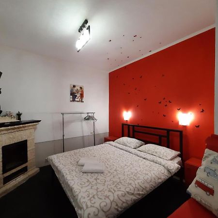 Midnight Cats' Apartment In Rynok Square Світло Є Завжди! Λβιβ Εξωτερικό φωτογραφία