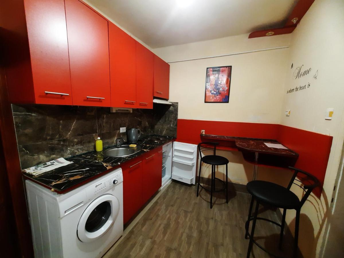 Midnight Cats' Apartment In Rynok Square Світло Є Завжди! Λβιβ Εξωτερικό φωτογραφία