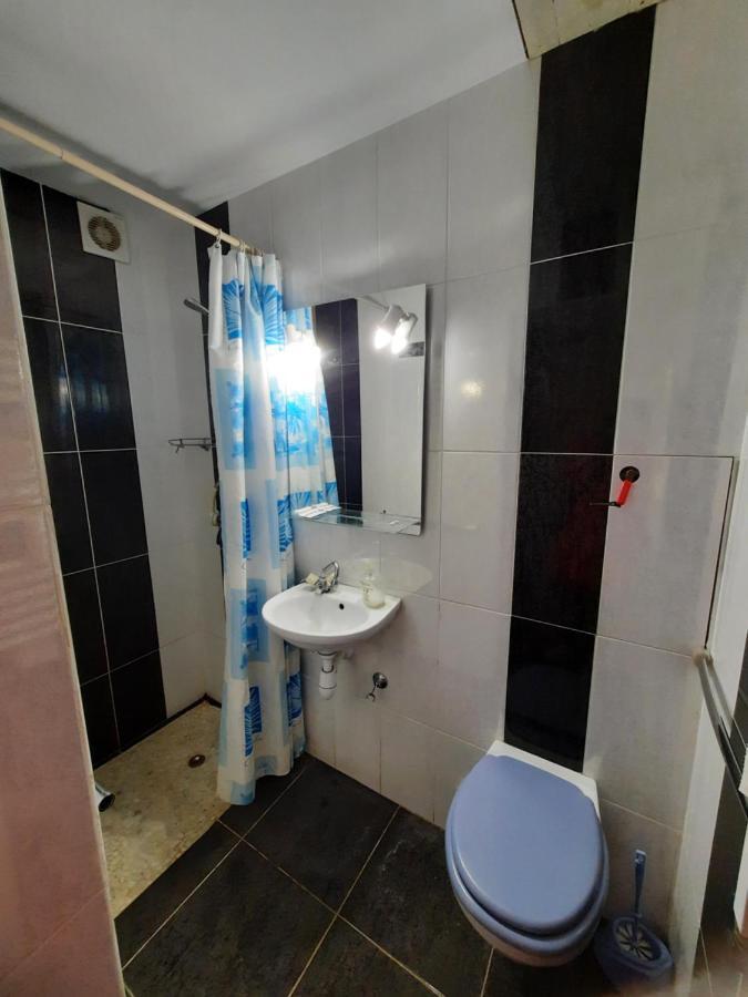 Midnight Cats' Apartment In Rynok Square Світло Є Завжди! Λβιβ Εξωτερικό φωτογραφία