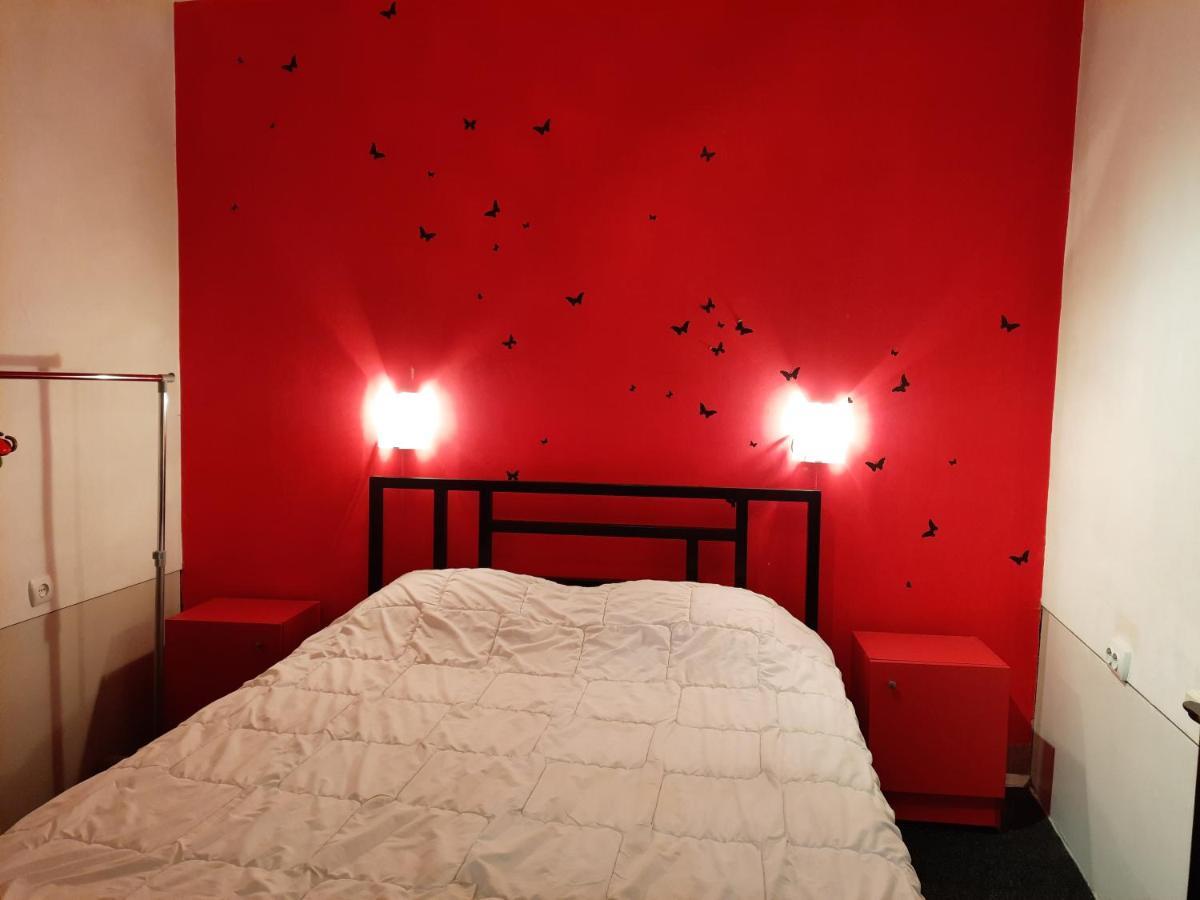 Midnight Cats' Apartment In Rynok Square Світло Є Завжди! Λβιβ Εξωτερικό φωτογραφία