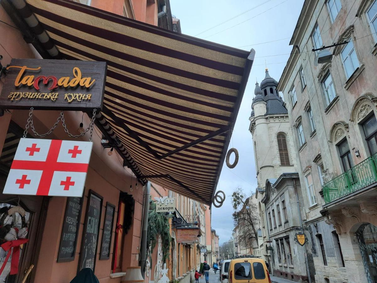 Midnight Cats' Apartment In Rynok Square Світло Є Завжди! Λβιβ Εξωτερικό φωτογραφία
