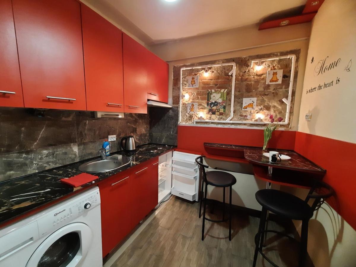 Midnight Cats' Apartment In Rynok Square Світло Є Завжди! Λβιβ Εξωτερικό φωτογραφία
