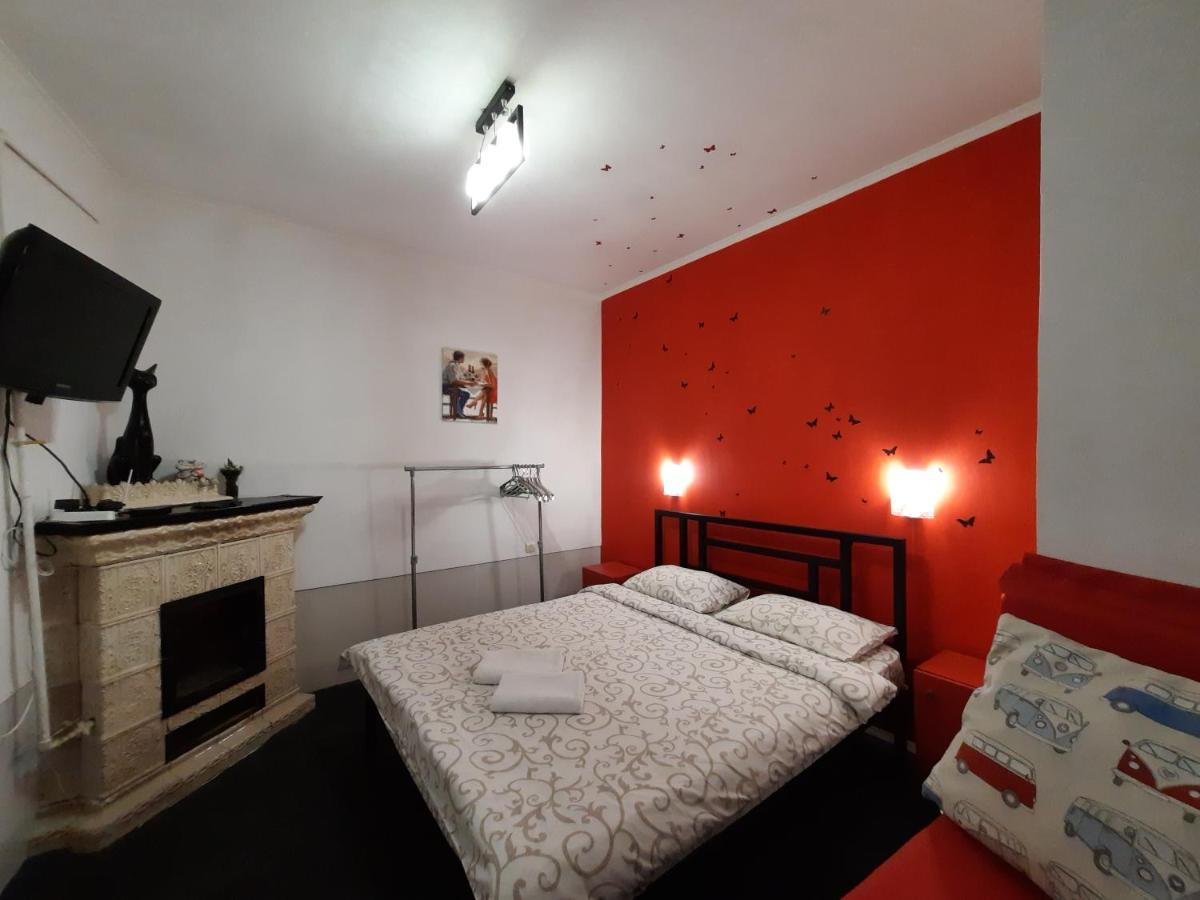 Midnight Cats' Apartment In Rynok Square Світло Є Завжди! Λβιβ Εξωτερικό φωτογραφία